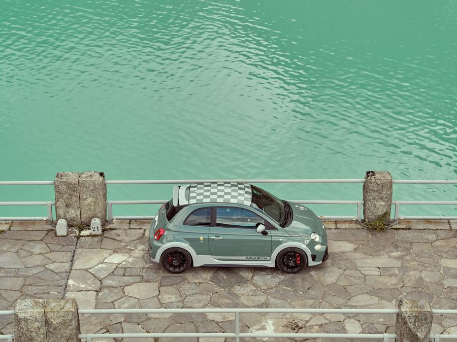  Abarth 695 70° Anniversario (312) 2019 года  (WW) (фото 8 из 70)